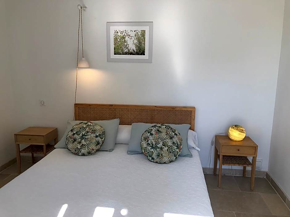 Chambre hôtes Les Garrigues CUCURON