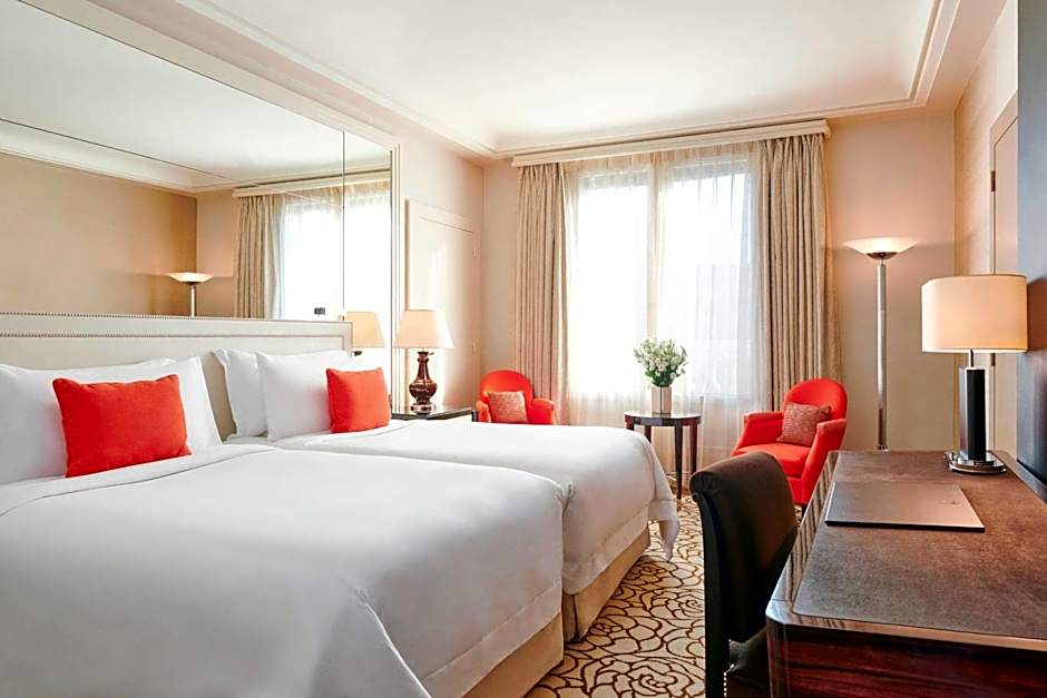 Prince de Galles, a Luxury Collection hotel, Paris