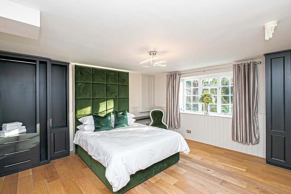 Pages Hotel and Guesthouse