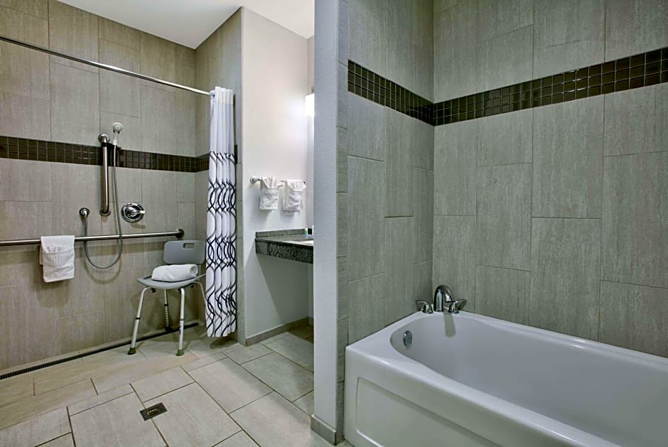 La Quinta Inn & Suites by Wyndham Lubbock Southwest