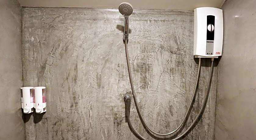 Lanta Hostel - Adult only