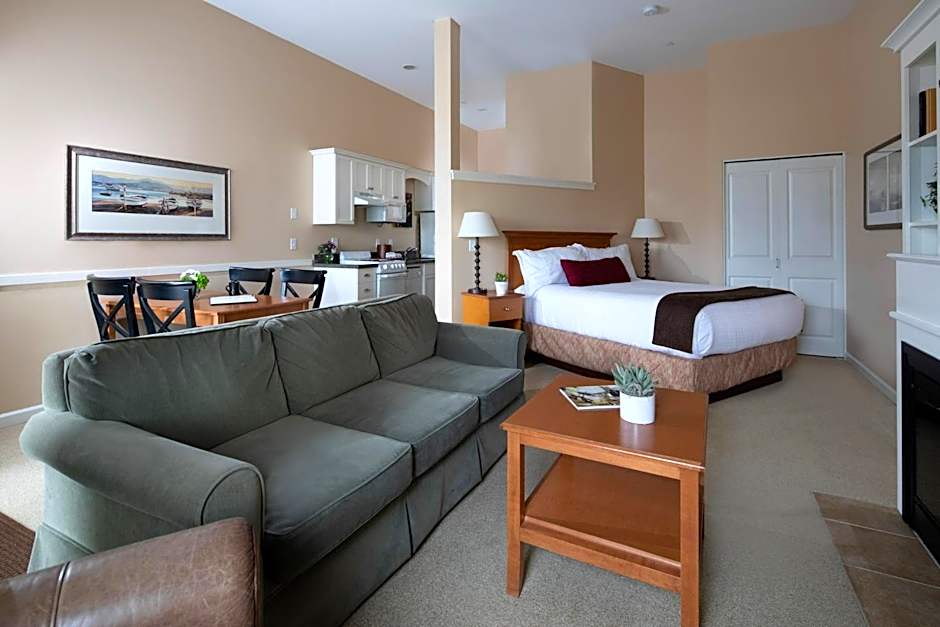 RIVERTIDE SUITES