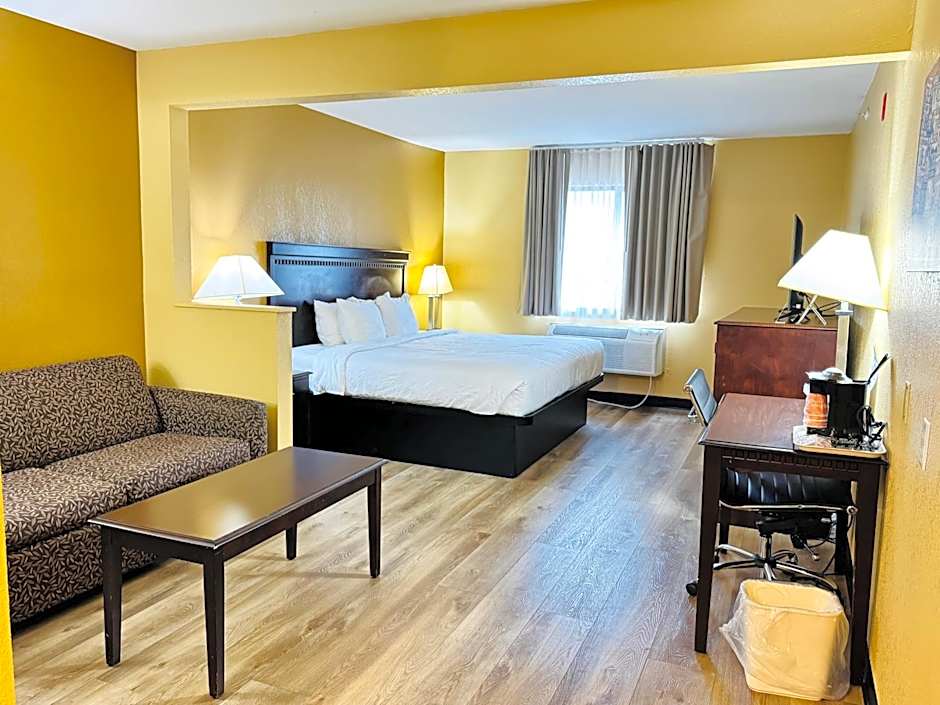 Econo Lodge Inn & Suites Monroe