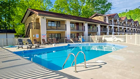 Super 8 by Wyndham Downtown Gatlinburg at Convention Center