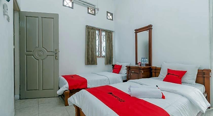 RedDoorz Syariah near Watervang Lubuk Linggau 2