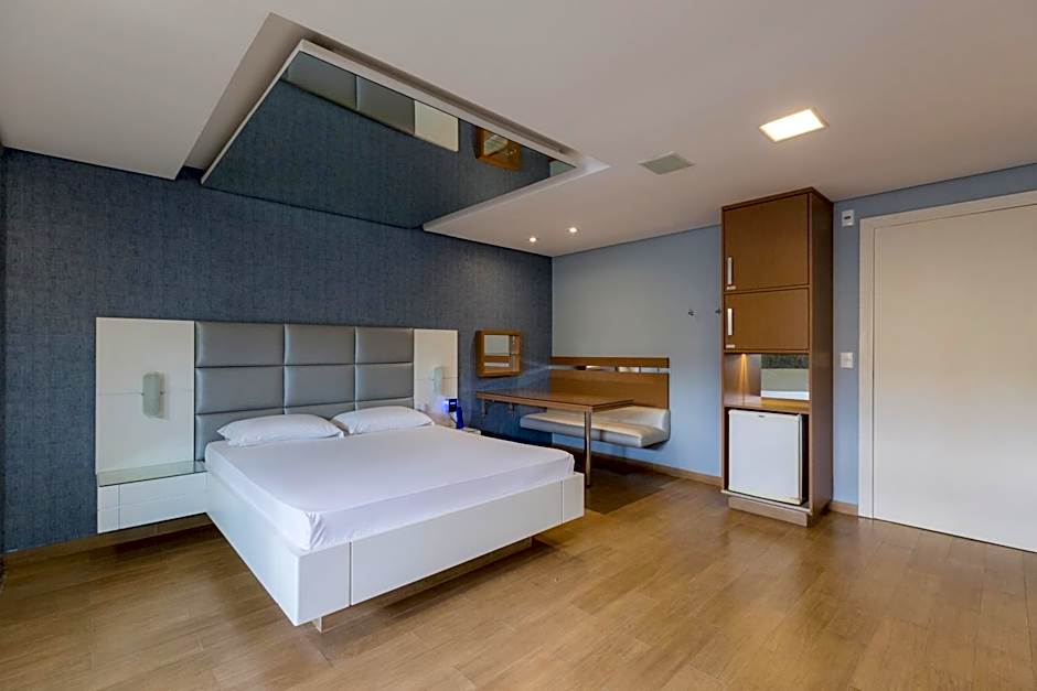 Poeme Motel by Drops