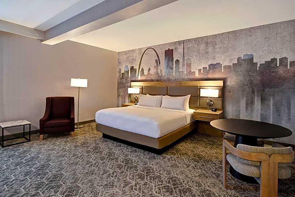 DoubleTree by Hilton St. Louis-Airport