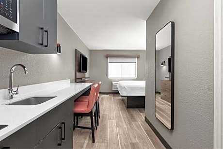 Standard King Studio - Mobility Accessible