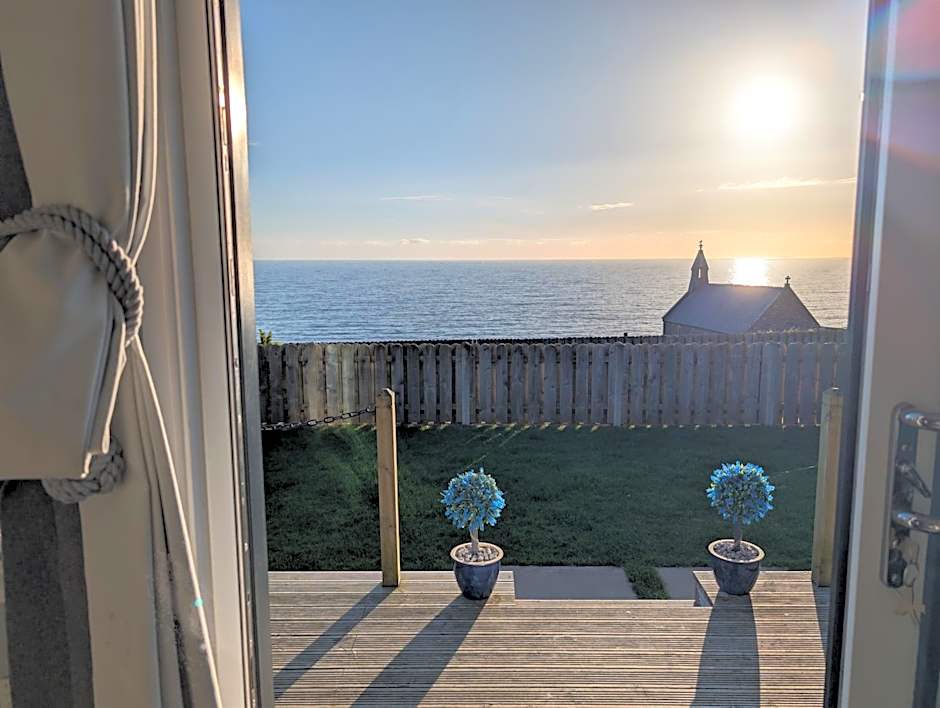 Allibella Shepherds Hut, Amazing Seaview, Private garden, Pet Friendly