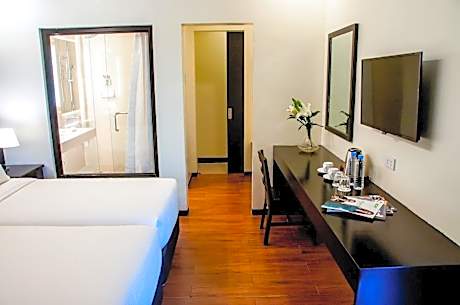 Piña Suites