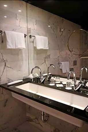 Junior Suite (1 King Bed)