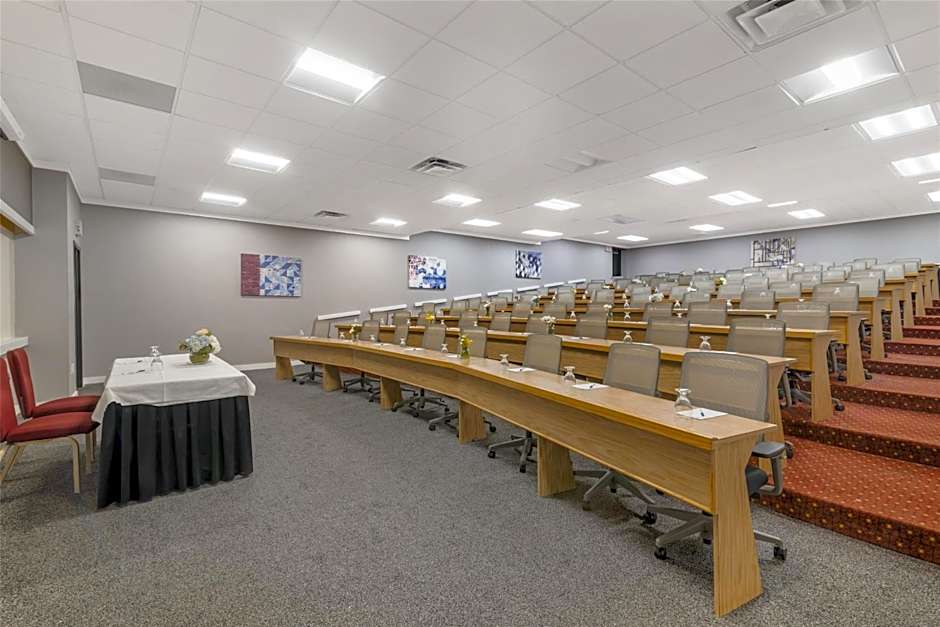 Best Western Royal Plaza Hotel And Trade Center