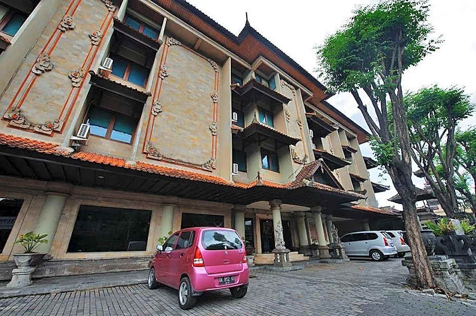 Urbanview Hotel Taman Suci Denpasar Bali