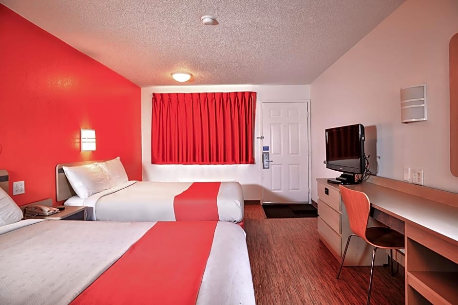 Motel 6-Saint Joseph, MO