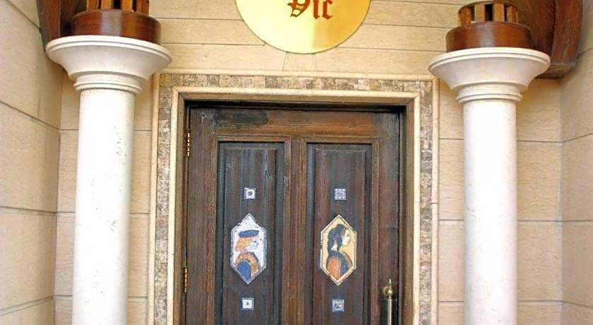 Comfort Hotel Suites