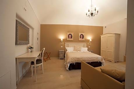 Family Suite (2 Adults + 2 Children)