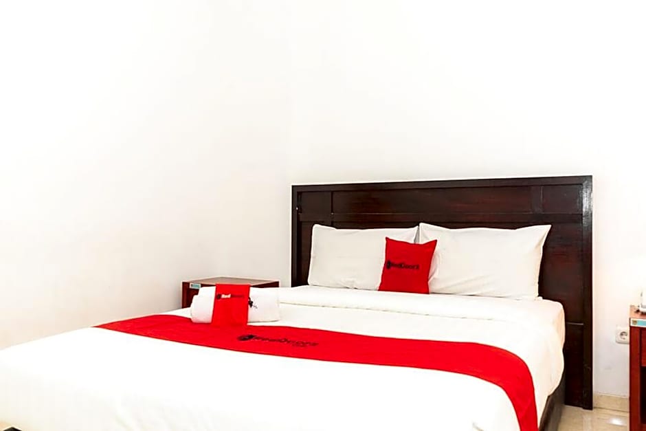 RedDoorz Plus Syariah near Java Supermall Semarang 2