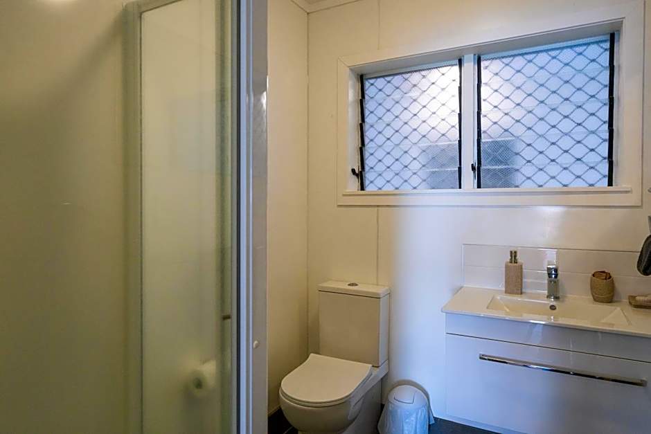 Hananui Lodge and Apartments