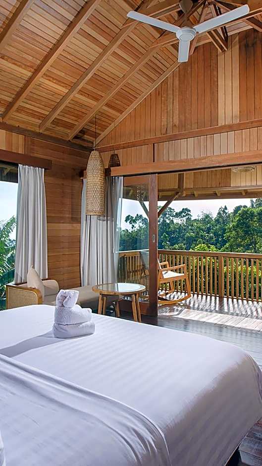 Giriwood Hotel & Villa
