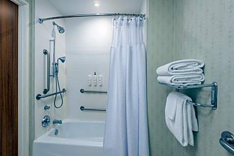 Studio, Multiple Beds (Mobility/Hearing Accessible, Tub) (2 Queen Beds and 1 Double Sofa Bed)