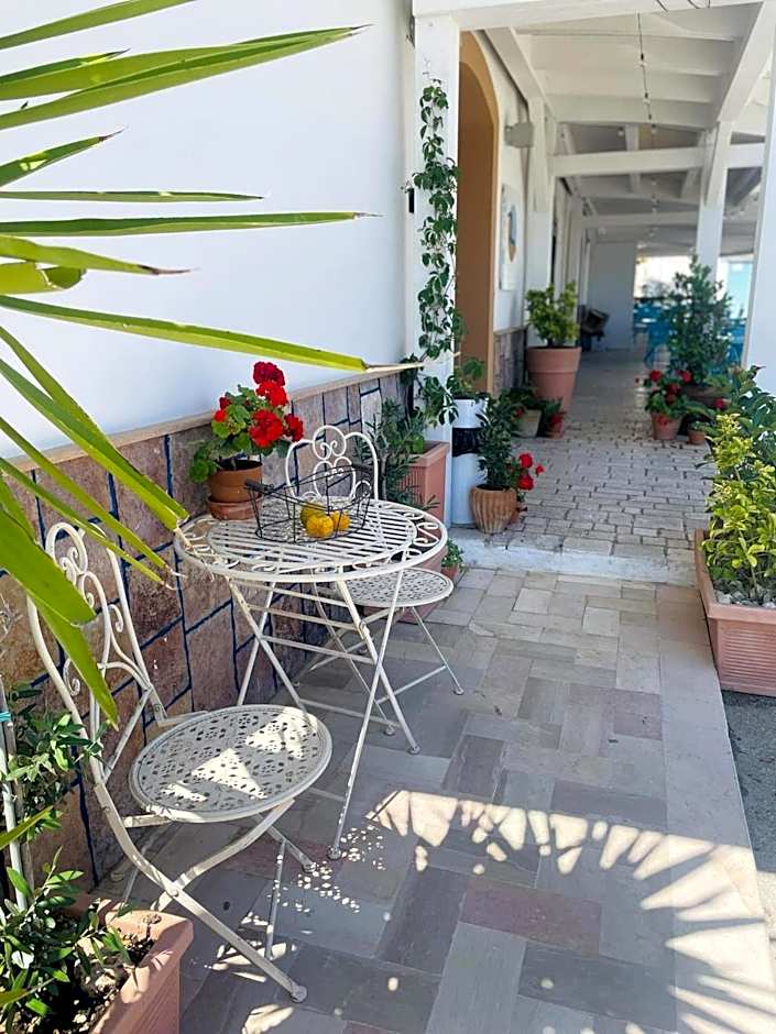 B&B Marina Sleep And Ship