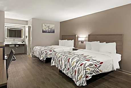 Deluxe Two Queen Beds with Jetted Tub Non-Smoking