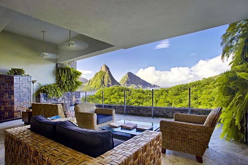 Jade Mountain Resort