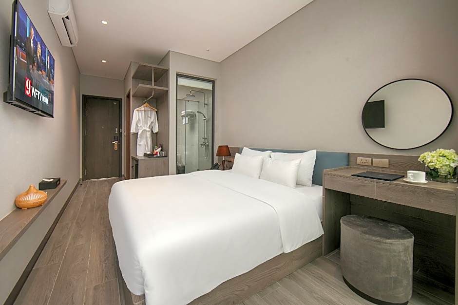 Photo 1 of 4 of Deluxe 1 King Bed, City View