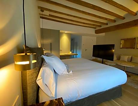 Junior Suite with Balcony