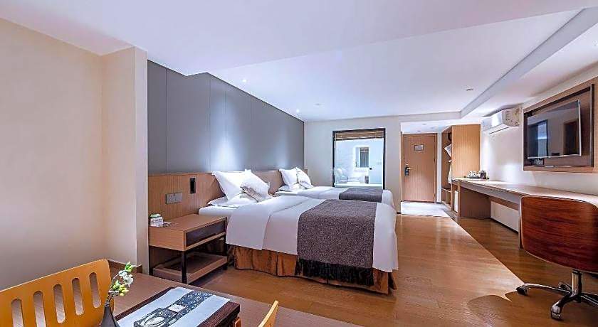 Zhongshan Louis Hotel