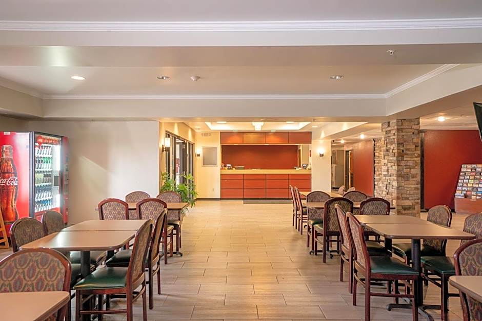 Red Roof Inn & Suites Indianapolis Airport