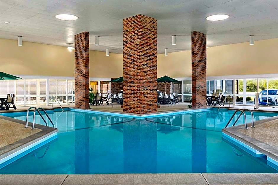 Country Inn & Suites by Radisson, Woodbury, MN