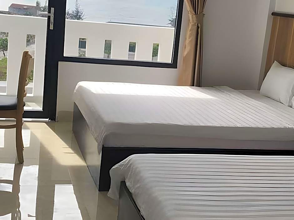 MOON HOTEL
