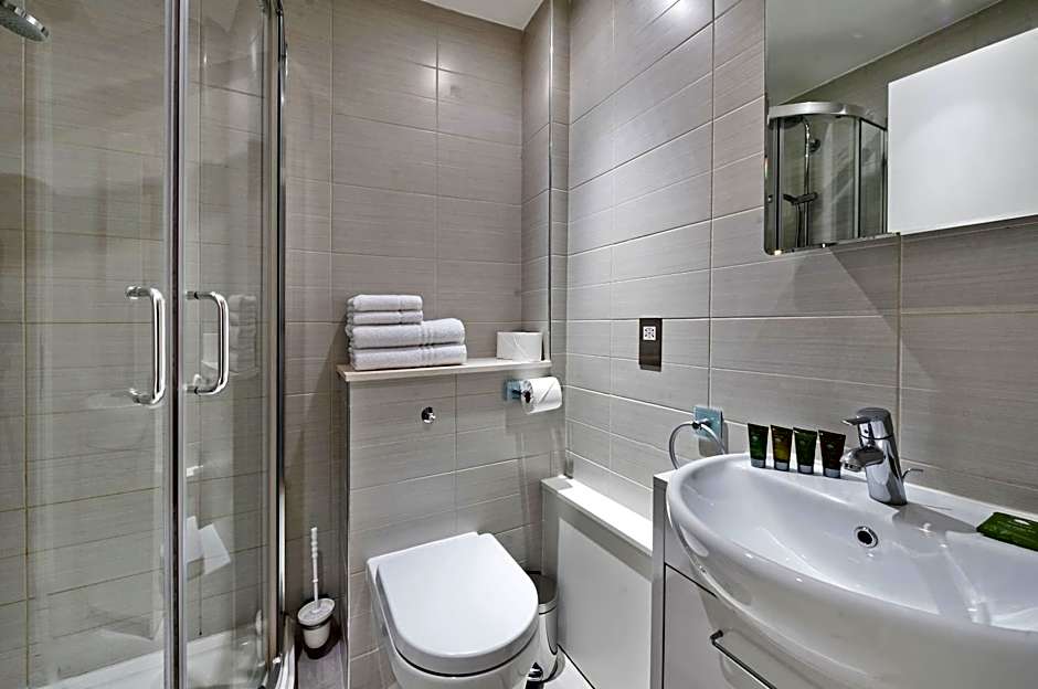 Red Lion Court by City2Stay