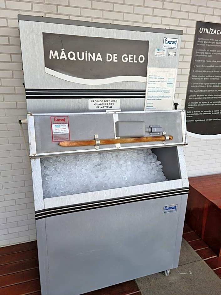 Studio moderno em condomínio de luxo pé na areia