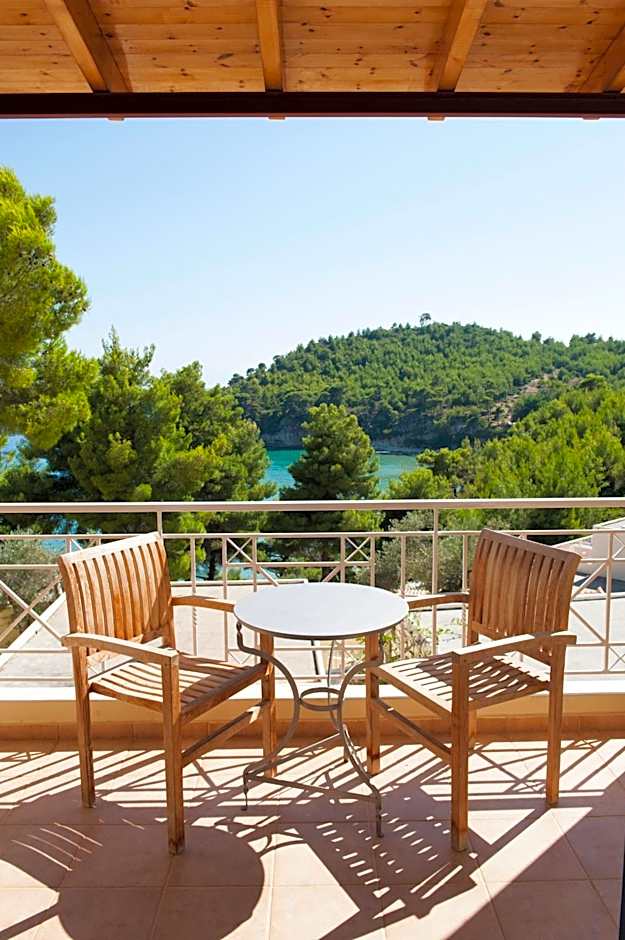 Alonissos Beach Bungalows And Suites Hotel