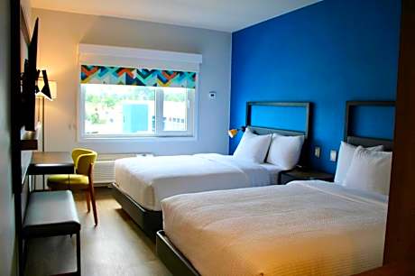 2 Full Beds W/Walk In Shower