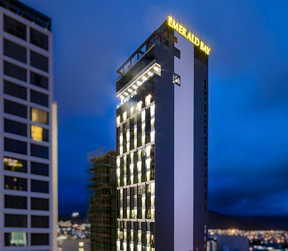 EMERALD BAY HOTEL & SPA