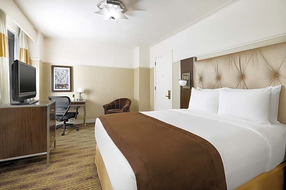  The New Yorker Hotel