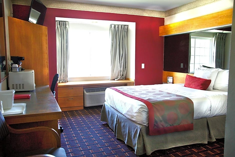 Ramada Limited and Suites Bloomington