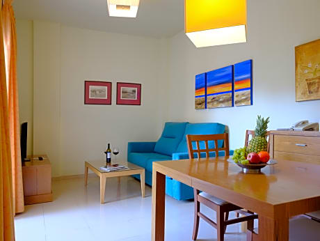 APARTMENT 1 ROOM 4 PEOPLE