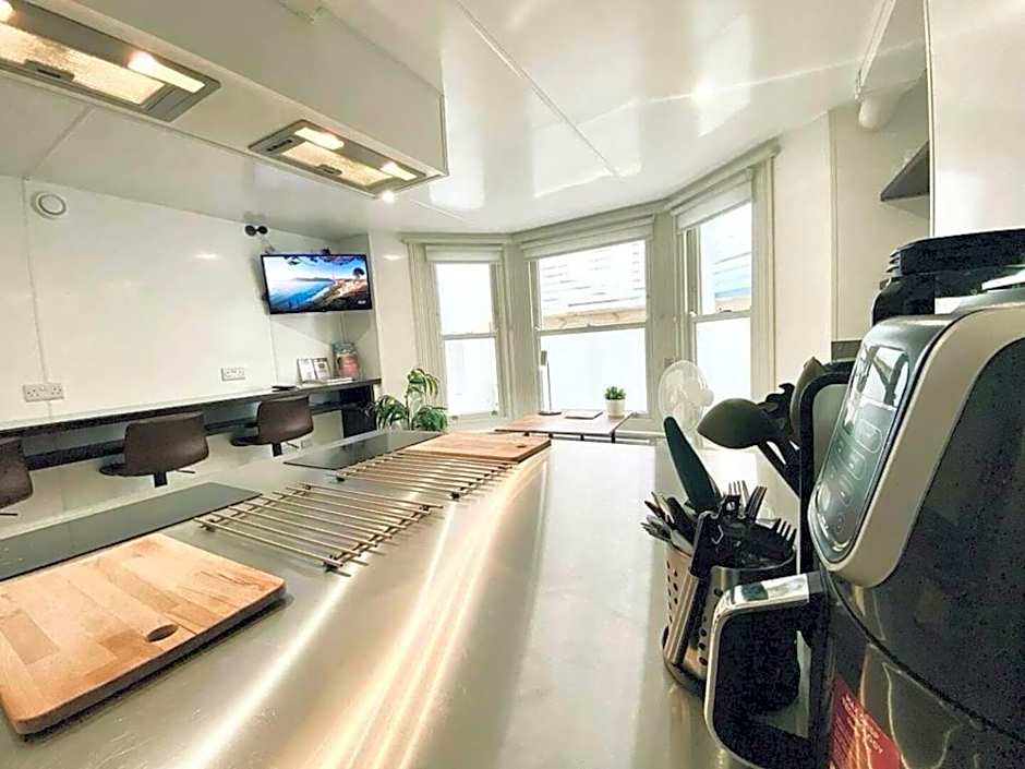 Apt 04 Seaside Serenity Chic Studio Steps to Promenade