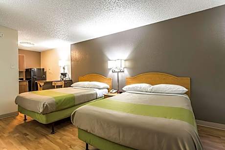 2 Queen Beds | ADA/Roll-In Shower, Nsmk