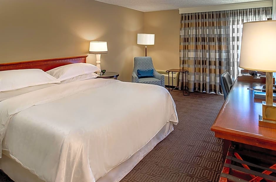 Sheraton Westport Lakeside Chalet