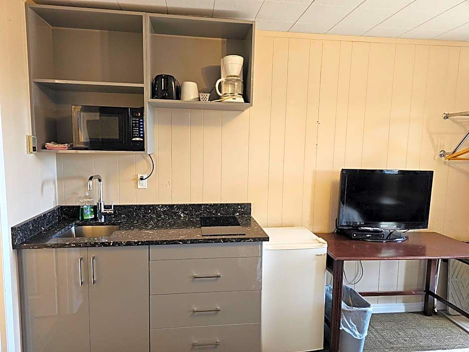 Parkway Motel & European Lodges