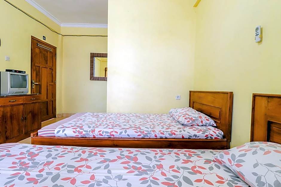 Adinda Beach Hotel and Villa