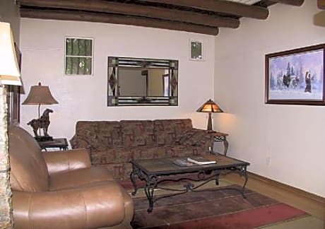 Queen Room with Living Room, Hot Tub - Non Smoking