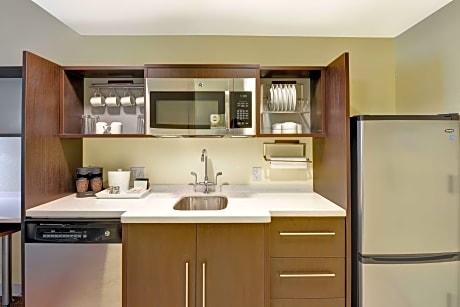 1 Queen Bed 1 Bedroom Suite Nonsmoking