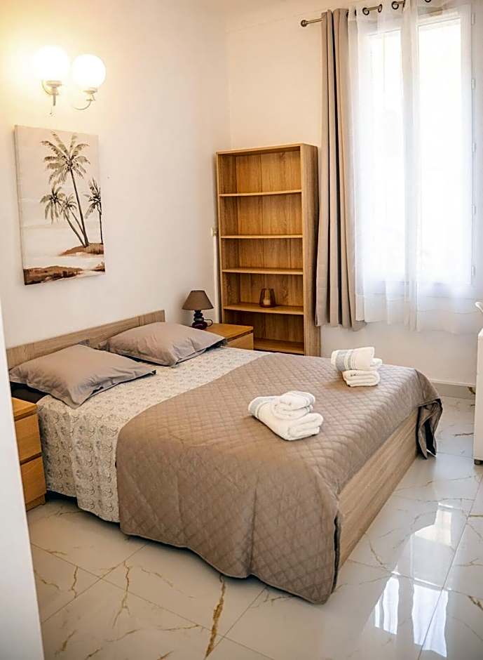 Charmant 4 pièces - Cour privative - Port de Nice