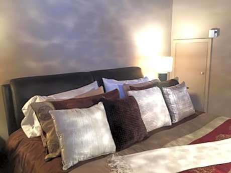 King Suite with Spa Bath